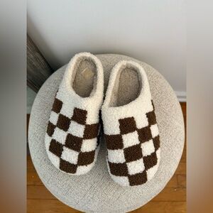 Cozy Checkered Slippers Womens Size 8
